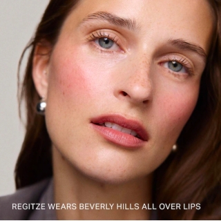 *SOBRE PEDIDO* Signature Lip Sheer Lip Liner 2
