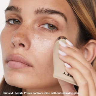 Blur and Hydrate Oil-Control Face Primer 2