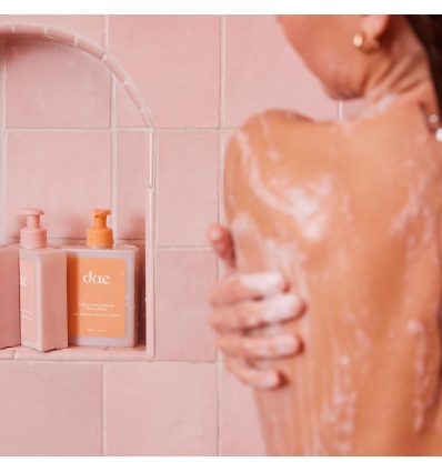 Signature Beaming Body Wash