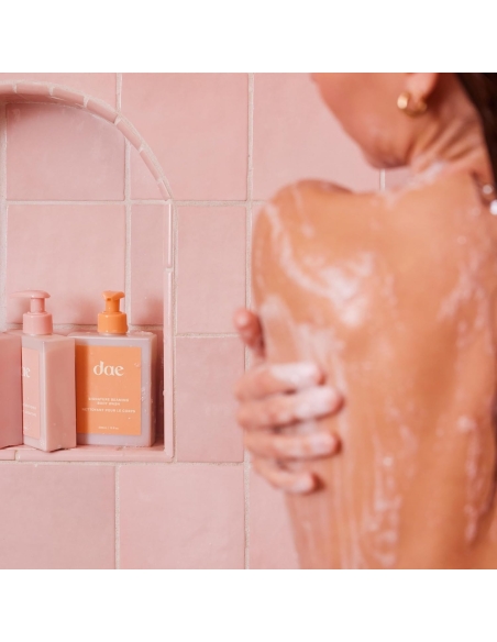 Signature Beaming Body Wash Signature Beaming Body Wash