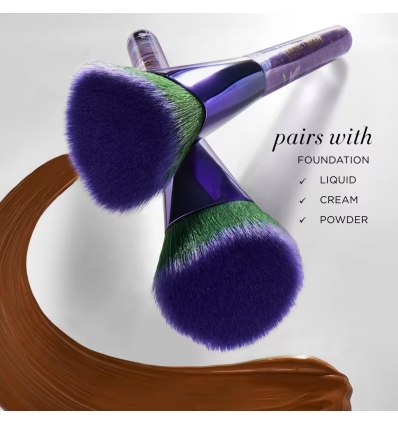 *SOBRE PEDIDO* Wicked Limited-Edition Elphaba Foundation Brush